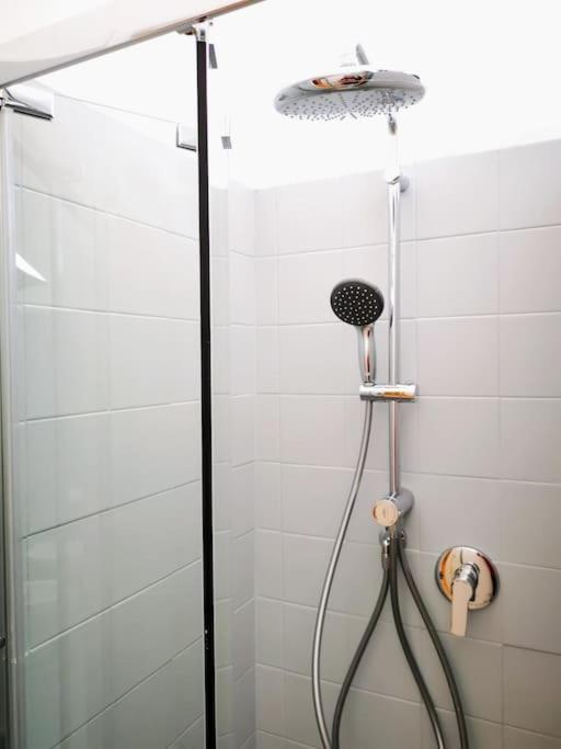Apartamento Sunny Flat 50 Meters From The Metro Milán Exterior foto